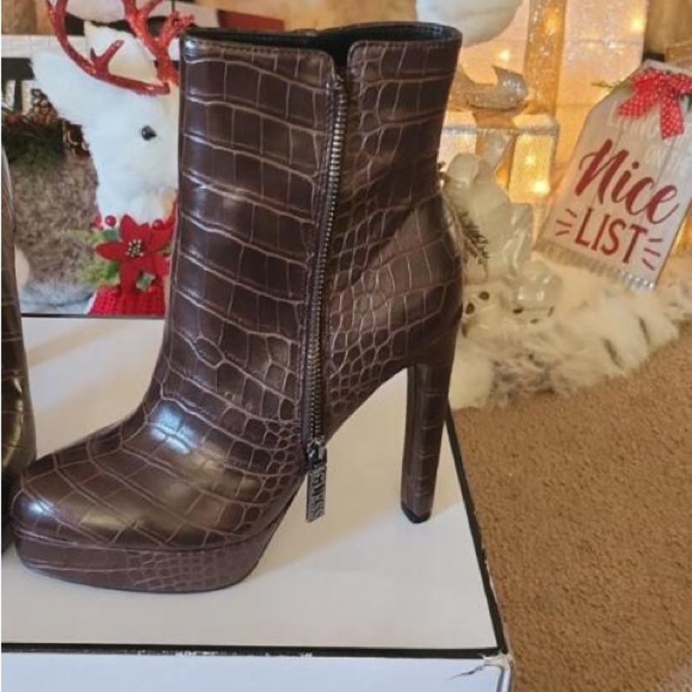 GUESS Boot heels